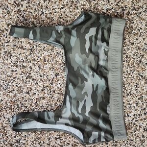 PINK Victoria's Secret ultimate lightly lined camo sports bra, size large